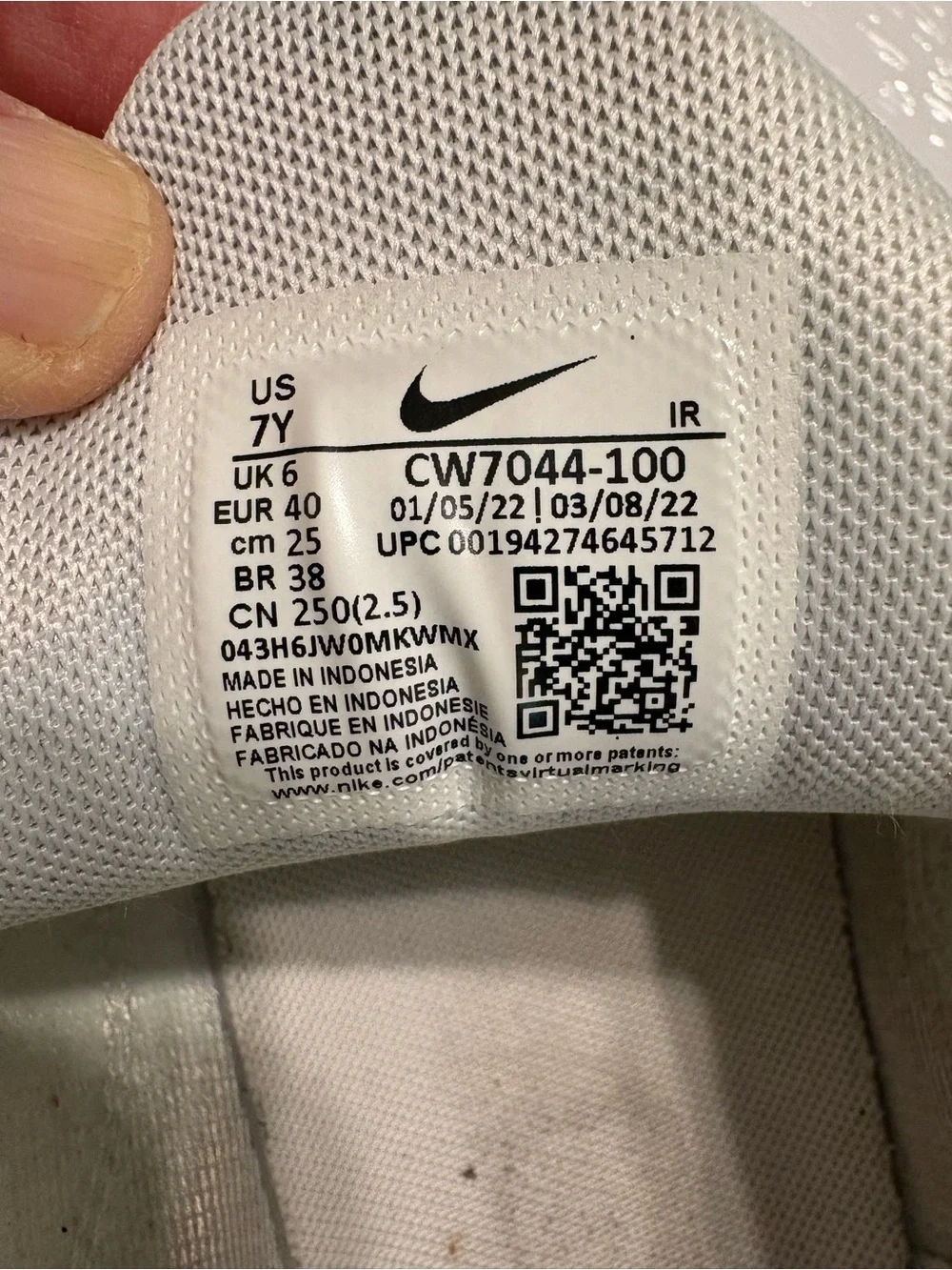 Nike Air Max Plus Shoes Triple White Mesh Running Sneaker CW7044-100 GS Sz 7Y